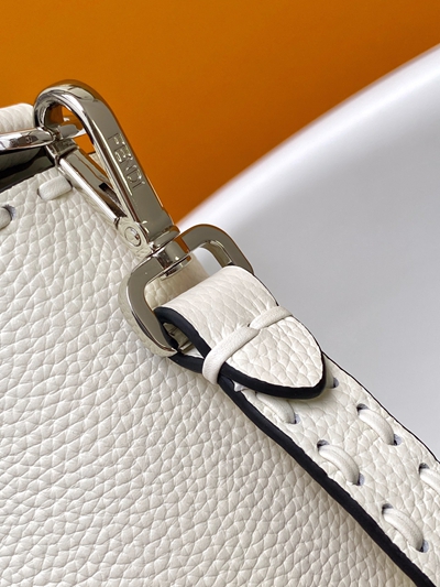 フェンディバッグ角部分ディテール